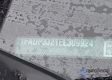 2014 Ford Focus Titanium z USA, uszkodzony, nr VIN 1FADP3J21EL309924